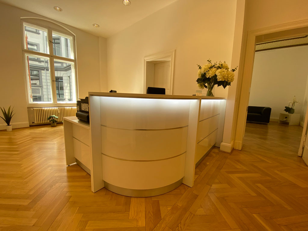 Zentrum für moderne Haartransplantation Berlin – Azar gallery photo