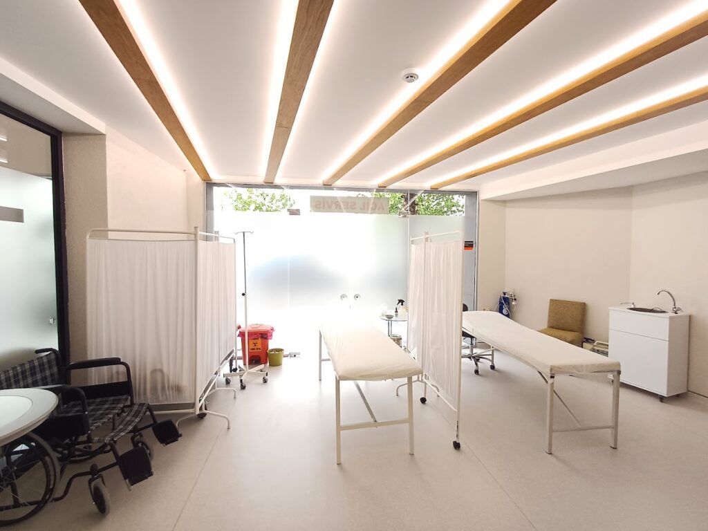 Özel Dr. Ulusan Polikliniği | Saç Ekimi İzmir gallery photo