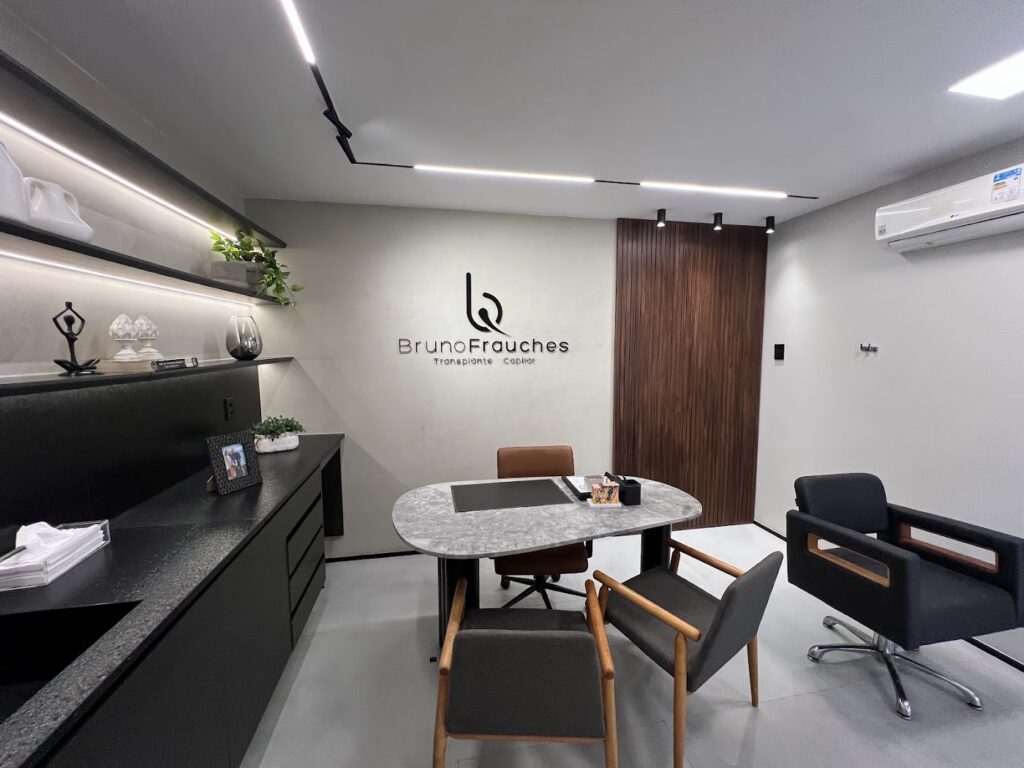 Dr. Bruno Frauches – Transplante capilar FUE gallery photo