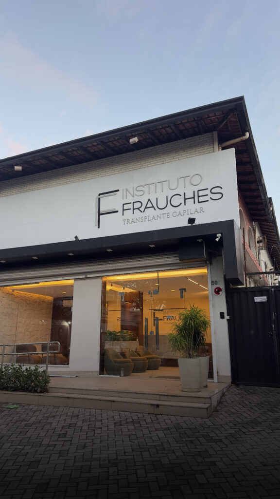 Dr. Bruno Frauches – Transplante capilar FUE gallery photo