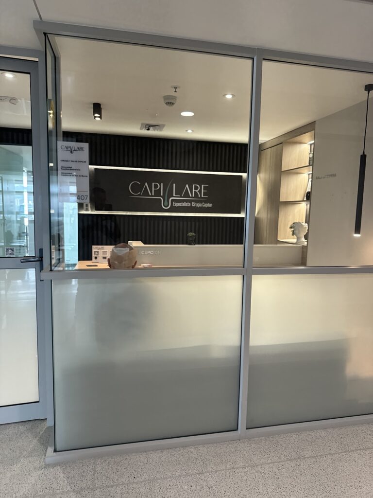 Capillare – Implante Capilar – Hair transplant – Tricólogo gallery photo