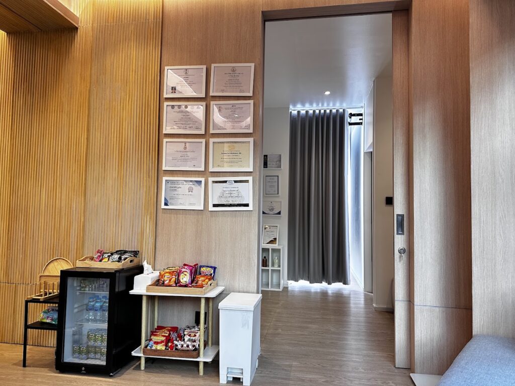 Dr.Tarinee Hair Clinic คลินิกปลูกผมและรักษาโรคเส้นผมทั้งแบบไม่ผ่าตัดและผ่าตัด gallery photo