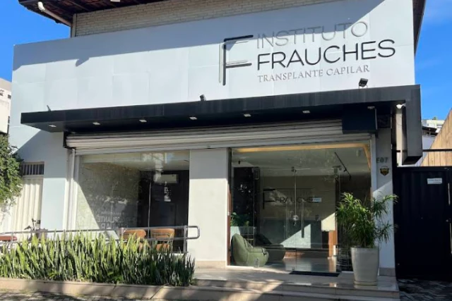 Dr. Bruno Frauches – Transplante capilar FUE gallery photo